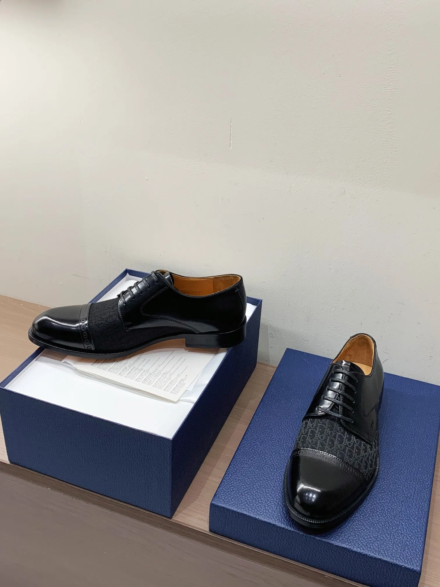 [Dior] Top P: 960💰 Standard code 39-44 (38.45.46 custom-made, non-returnable and non-exchangeable) Dior Dior's latest high-end men's boutique casual leather shoes, imported cowhide upper, water-dyed cowhide lining, imported leather outsole, perfect details are impeccable.